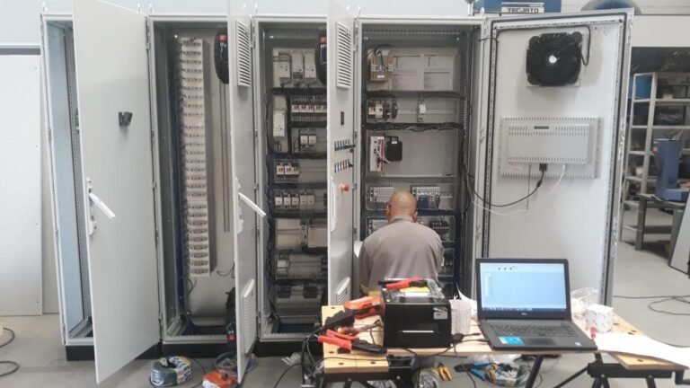 Painel Elétrico Industrial: qual a importância da estrutura metálica para a segurança?