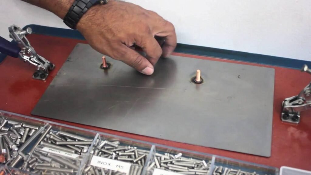 Solda capacitiva para pinos e componentes em chapas finas