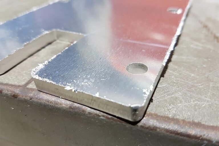 Como a técnica certa no corte de alumínio pode garantir um acabamento impecável